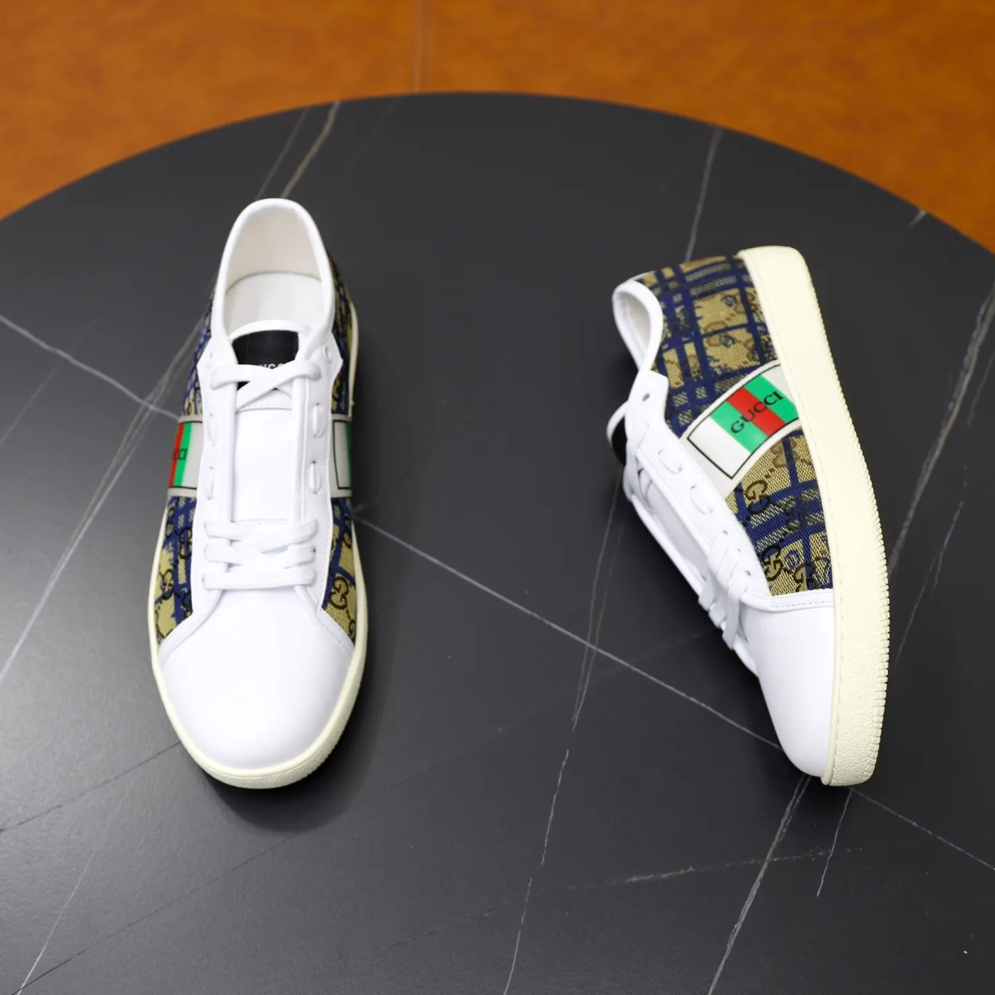 Ex-factory price: 400💰🙅‍♂️🙅‍♂️🙅‍♂️ Brand: GUCCI Standard code: 38-44 (45 customized) Grade: Same as the official website Material: Original material splicing Comfortable and breathable lining Lightweight and wear-resistant sports outsole Style category: Men's fashionable casual shoes Running sneakers Distinguished luxury brand elements Top luxury Color: actual picture color